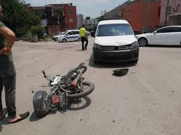 03 mart 2013 pazar 06:41. Adana Da Motosiklet Ile Hafif Ticari Arac Carpisti 1 Yarali Son Dakika Haberleri