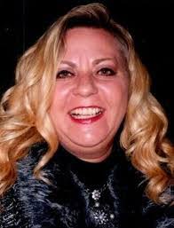 Lora Warren's Instagram, Twitter & Facebook