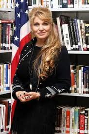V roce 1994 odešla do spojených států, kde žije mezi new yorkem a connecticutem. Martina Formanova Spisovatele Cz