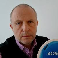 200+ profilů „Hartman“