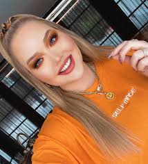 Among us picks my makeup! Cst Online The Power Of My Own Platform Nikkietutorials And Television Talk In The Age Of Platform Culture By Berber Hagedoorn