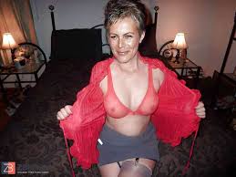 Jamie Lee Curtis Nekked-ness - ZB Porn