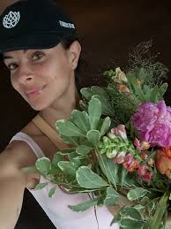 My love language is flowers 🙂‍↕️🧡🌸🪻🌼 @flowersfordreams always nails it  w my bouquets, and now they've got a cutie new merch line to match! ☺️ more  importantly, 25% of their profit is