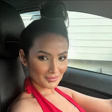 Matthew Perry and Courteney Cox played Friends, then lovers, then husband  and wife over the course of a decade — but the two actors are actually  distant cousins, according to ancestry experts