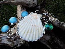 The cute little angel just went down to find a shell to present as a gift. Stained Glass Suncatcher Ornament Shell Angel Glass Art Art Collectibles Timinox Com