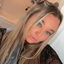 Where to find a colorful field for senior photos in Kelso/Longview,  Washington State?