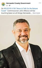 Amber Lamoreaux's Instagram, Twitter & Facebook