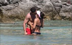 The duo are holidaying on the greek island with bayern star robert. Football Paparazzi On Twitter Victoria Secret Model Adriana Lima Holidaying With Sami Khedira Robert And Anna Lewandowski In Mykonos