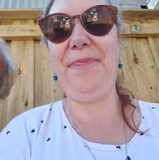 Morning, does anyone know if the lloyds bank van still goes to the  community center? Thanks