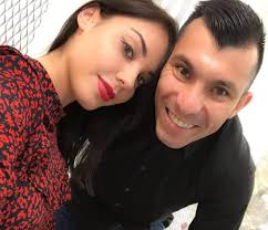 1:31:51 espacio fundación telefónica madrid recommended for you. Gary Medel Enamoro En Redes Sociales Con Foto De Sus Hijos