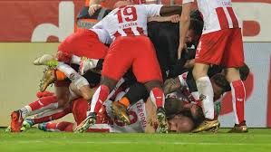 Ich glaube, es liegt daran, dass spieler wie sammer nicht mehr auf dem platz stehen, treter wie jones immer seltener werden und den. Bundesliga Derbysieg In Letzter Sekunde Der 1 Fc Koln Hofft Im Abstiegskampf Wieder