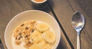 Ein gesundes frühstück macht gute laune, gibt dir power und kann beim abnehmen helfen: Fruhstuck 3 Quark Haferflocken Obst Magerquark Alles Uber Naturliches Eiweiss