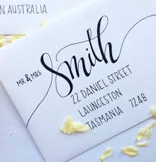 Announce Your Big Day With Elegance And Style With Custom Hand Lettered Wedding Envelopes Hand Lettere Moderne Kalligrafie Kalligrafie Letters
