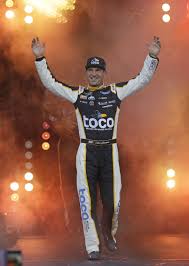 Kyle larson is a million dollars richer after holding off kevin harvick. Punch Out Bowyer Newman End All Star Race With Fight Taiwan News 2019 05 19