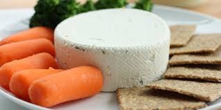 In effetti il tofu ha un processo di lavorazione simile ai comuni formaggi, poiché è ottenuto dalla coagulazione del latte di soia, e un. Formaggi Veg 10 Ricette Per Prepararli In Casa Greenme
