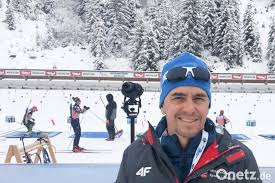 By joining this community, you can vote for. Polen Trainer Greis Deutsches Manner Team Gut Aufgestellt Onetz