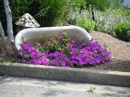 Gartendeko Aus Alten Sachen 31 Kreative Ideen Garten Deko Gartenbadewanne Badewanne Garten