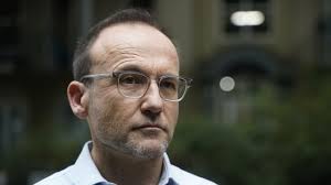 Vet's lucky escape from rampaging hippo