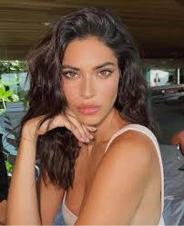 I personally believe Juliana Herz is one of the most beautiful people in  the world. In your opinion, what would you rate her? : r/VindictaRateCelebs