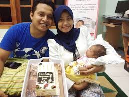 Hari anniversary pernikahan bunda dan suami semakin dekat, sudah menemukan kado yang cocok, belum? Kado Anniversary Pernikahan Untuk Suami