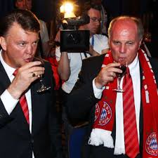Im sommer 2008 übernahm jürgen klopp das traineramt bei louis van gaal galt stets als trainer mit strikten methoden. Louis Van Gaal Im Interview Party Ich Weiss Von Nichts Fc Bayern