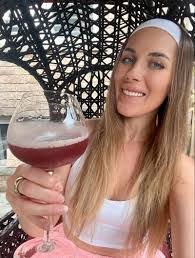 Heather Cripe's Instagram, Twitter & Facebook