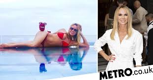 (128) houston rockets (120) amazon (119) plains all american pipeline lp (118) weingarten realty investors (118) texas medical center. Amanda Holden Proves She S Always Working As She Takes Radio Mic Muff On Holiday With Her Newsgroove Uk