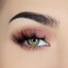 Les yeux verts, selon leur teinte claire ou foncée, peuvent tout autant être intenses que mystérieux. Ombres A Paupieres Pour Les Yeux Verts Bellezza Conseils By Elsa