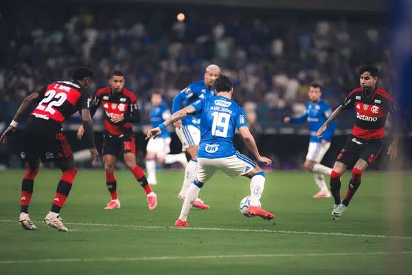Com um gol para cada lado, Cruzeiro e Flamengo empatam na Libertadores