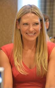 Smile 🙃 #AnnaTorv #oliviadunham #fringe #TheNewsreader #HelenNorville