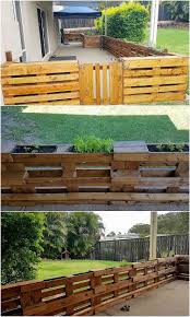 Right In This Image We Have The Amazing Fence Designing Out Of The Wood Pallet Where You Can Easily Catch The Simp Paletten Garten Holzpaletten Palettengarten