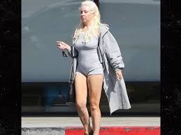 Amanda Bynes Rocks Short Shorts for 7-Eleven Run