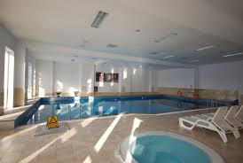 Turistii nu au distractia limitata la drumetii si vizite, in cadrul pensiunii se pot relaxa la cetrul spa si pot inota in piscina interioara. Cazare Cu PiscinÄƒ InterioarÄƒ In Bucovina 7 Cele Mai Frumoase Pensiuni Cu PiscinÄƒ InterioarÄƒ Din Bucovina