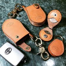 使用品と型紙から作り直した新品 leatherwork leathercraft レザーワーク レザークラフト 駒合わせ縫い 手縫い keycase キーケース スマートキーケース 真鍮 bra leather keychain leather wallet leather accessories