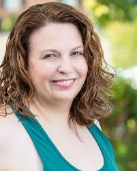 Traci Curtis's Instagram, Twitter & Facebook