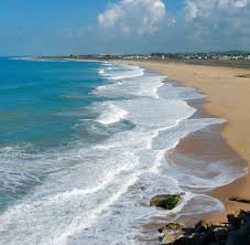 Strand vind je daarom in de stad niet, maar gelukkig is er wel mogelijkheid tot verkoeling en zonnebaden! Tag Am Meer Das Sind Spaniens Schonste Strande Welt