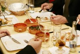 Cobalah sejenak untuk melupakan semua pekerjaan dan segala sesuatu yang membuatmu ingin melihat ponsel. Bangun Relasi Dan Bisnis Dengan Table Manners Republika Online