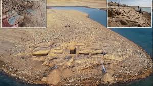 بالفيديو انحسار مياه نهر دجلة تكشف عن قصر أثري بالعراق مصر العربية