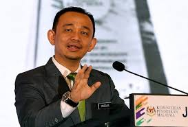 Maszlee malik, 44, punya aura yang. Minister Of Education Dr Maszlee Bin Malik Allegedly Resigned From Cabinet World Of Buzz