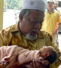 Jayabaya adalah nama kereta api kelas ekonomi ac plus dari pt kereta api indonesia (persero) yang menghubungkan stasiun pasar senen jakarta dengan stasiun malang kotabaru. Ibu Berbicara Bayi Ditinggalkan Atas Bonet Kereta