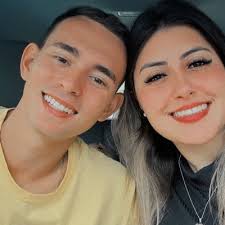 Bruna Rezende (bruninhare24@)