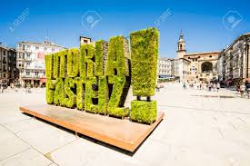 Luxury basque coast private tour. Alava Spanien 24 August 2016 Grune Hecke Vitoria Gasteiz Auf Beruhmtem Alava Quadrat In Spanien Lizenzfreie Fotos Bilder Und Stock Fotografie Image 81906331