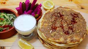 طريقة عمل لحم بعجين بالطحينة و دبس الرمان صفيحة food breakfast kitchen table