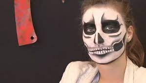 Avec des vidéos astuces, vous pourriez très facilement réussir de réincarner un squelette vivant pour effrayer le monde ! Faire Un Maquillage De Squelette Pour Halloween Minutefacile Com