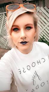 Hello, it's me again hahah. Sorry for my many questions. Anyone else have  the problem of not being able to screw the ball off your septum piercing?  No matter which side I