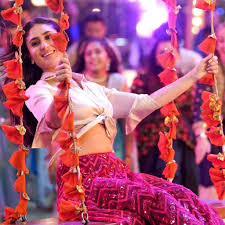Deepaishworld Hq Pics Of Kareena Kapoor Khan From Laal Ghaghara Designer Bridal Lehenga Choli Bridal Designs Sangeet Outfit