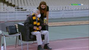 Πέθανε σήμερα σε ηλικία 86 ετών ο στέλιος σεραφείδης, ένας από τους πλέον. Aek E3ithrio Gia Ton Stelio Serafeidh Poy Phge Oaka Para Tis Iatrikes Protropes Na Meinei Spiti Fosonline