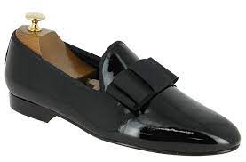 Sophistiqués et faciles à porter, les mocassins ajoutent une touche chic à n'importe quelle tenue décontractée. Center 51 Vous Presente Le Modele Mocassin A Noeud Slippers Sleepers Center 51 Platinium Knot Cuir Vernis Noir Noeud Noir A 110 00 R Shoes Loafers Slippers