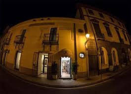 Solo posada è sulla costa orientale. Hotel Ristorante Il Duomo Hotel Ristorante A Oristano Sardegna