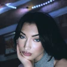 Katie Kennemer's Instagram, Twitter & Facebook